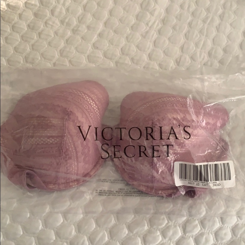 New Victoria secret bra 38DD.  Purple lace.